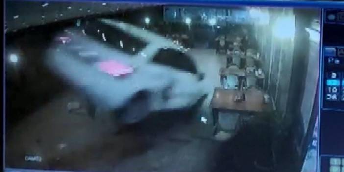 Alkollü sürücü restorana daldı: 2 bekçi yaralandı