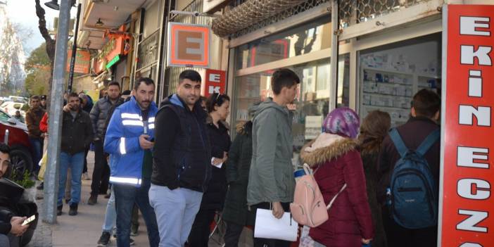 AFP, Türkiye'deki çöküşü böyle özetledi: Türkler eczaneleri arşınladı