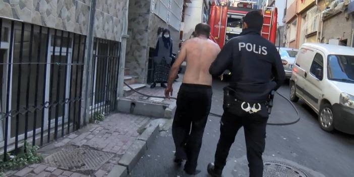 Yaralı halde ambulanstan indi, yanan evini gezdi