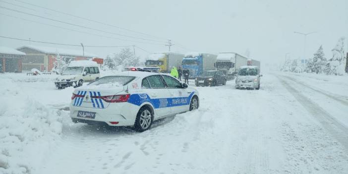 Konya- Antalya kara yolunda kar nedeniyle araç geçişleri kısıtlandı