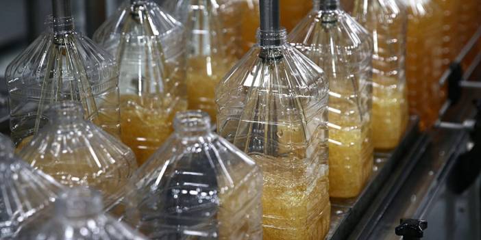 Düğünde damada ayçiçek yağı taktılar