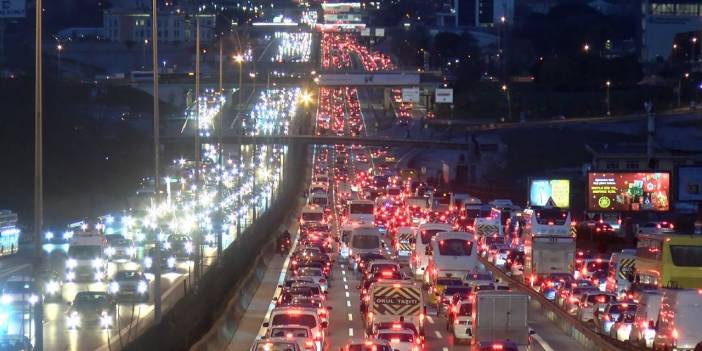 Haftanın ilk iş gününde trafik yoğunluğu