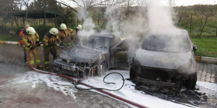 Maltepe'de site otoparkında 3 otomobil yandı