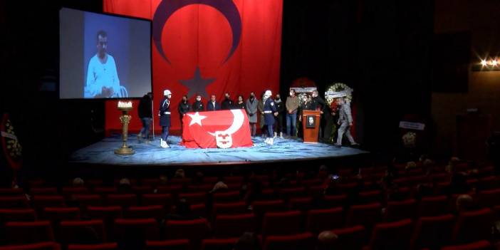 Sezai Aydın için Üsküdar'da tiyatro sahnesinde tören