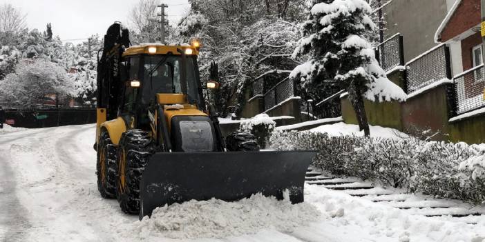 Zonguldak'ta kar yağışı etkili oldu: Araçlar yolda kaldı