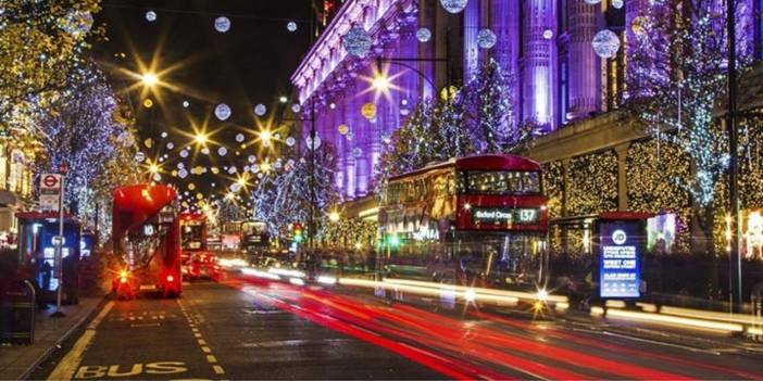 Londra'da sokaklar Noel için ışıklandırıldı