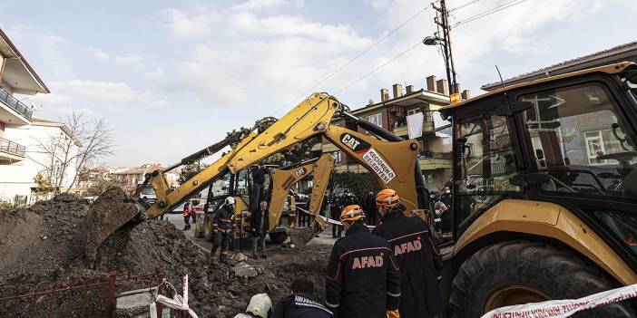 Altyapı çalışmasında göçük altında kalan işçi ağır yaralandı