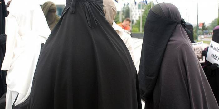 Taliban'dan kadınlara seyahat yasağı