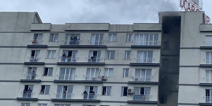 Esenyurt'ta rezidansta yangın: Dairedekiler mahsur kaldı