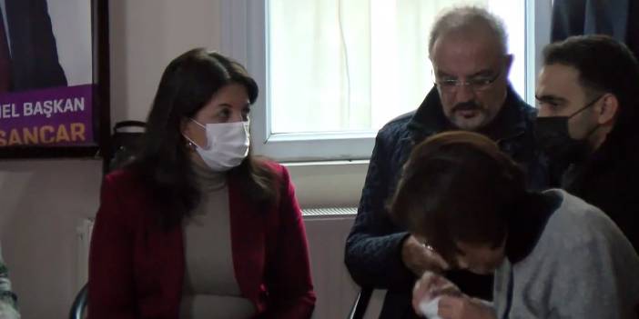 Pervin Buldan'dan saldırı gerçekleşen HDP Bahçelievler İlçe Binasına ziyaret