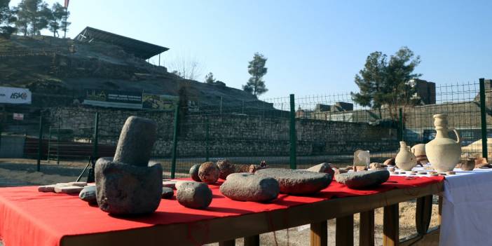 9 bin yıllık höyükteki kazı çalışmalarında 900'ün üzerinde eser tespit edildi