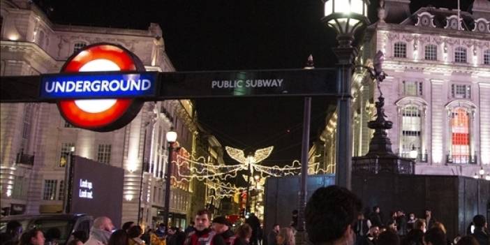 İngiltere yeni yıla koronavirüsün gölgesinde girdi