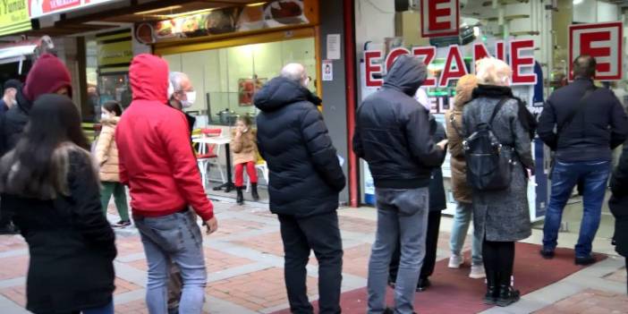 İstanbul'da nöbetçi eczane kuyruğu