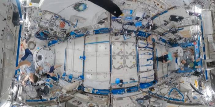 Astronotlar uzayda badminton oynadı