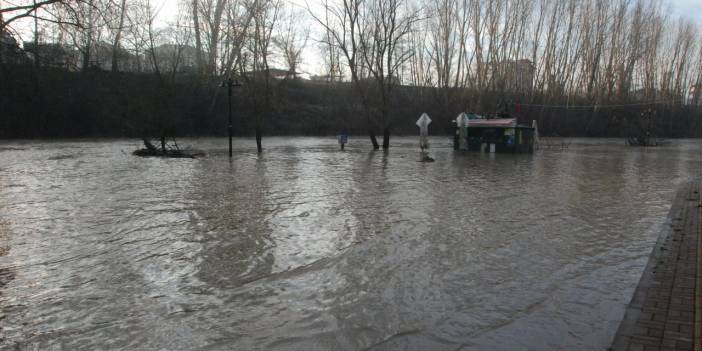 Eriyen kar suları, Bartın Irmağı'nı yükseltti