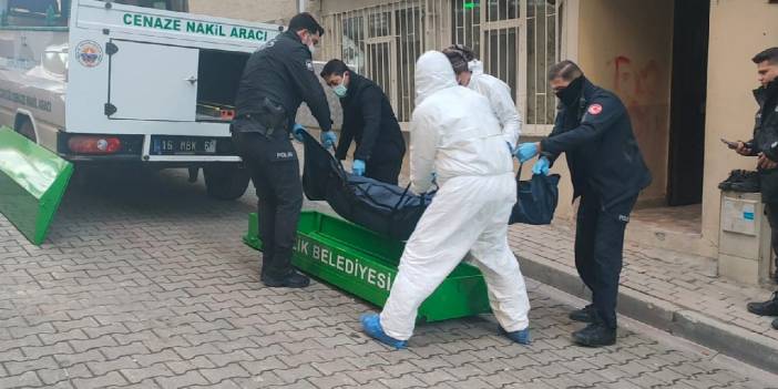 Çocuğuna tokat atan arkadaşını bıçaklayarak öldürdü