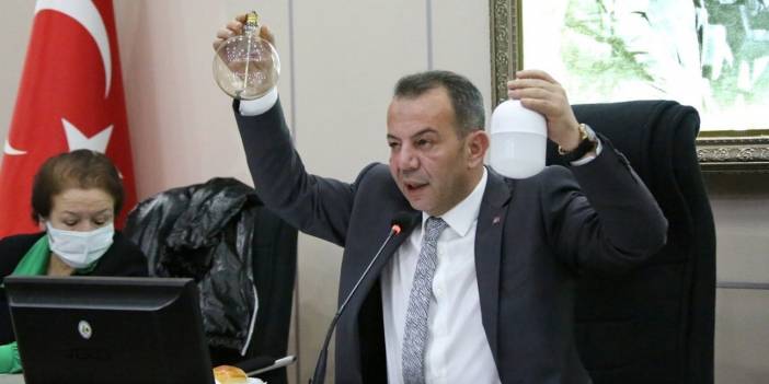 Tanju Özcan, Meclis'te ampul patlattı