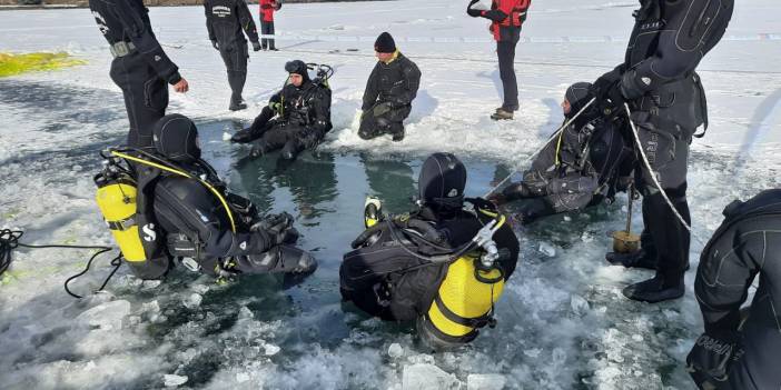 Buz tutan Çıldır Gölü'nde dalış eğitimi
