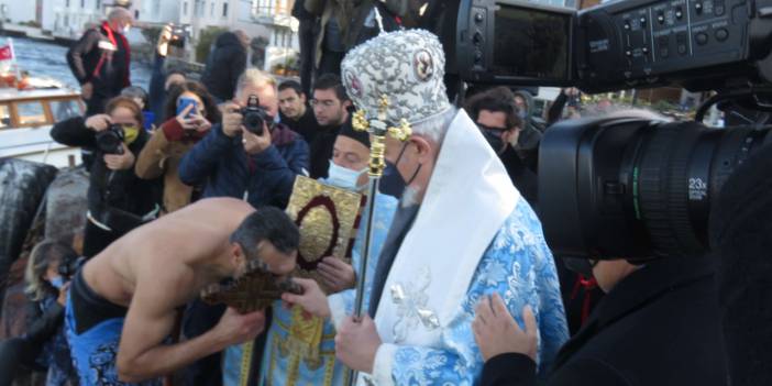 Üsküdar'da haç çıkarma töreni