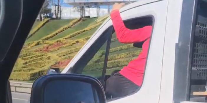 Oturacak yer bulamadı: Şoförün kucağında yolculuk etti