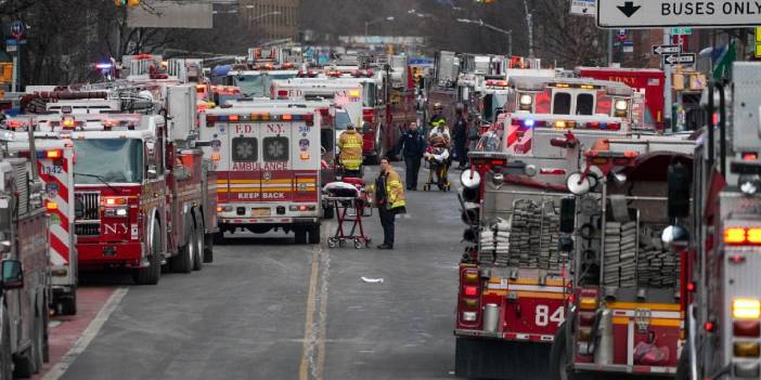 New York'ta büyük yangın: En az 19 ölü çok sayıda yaralı var
