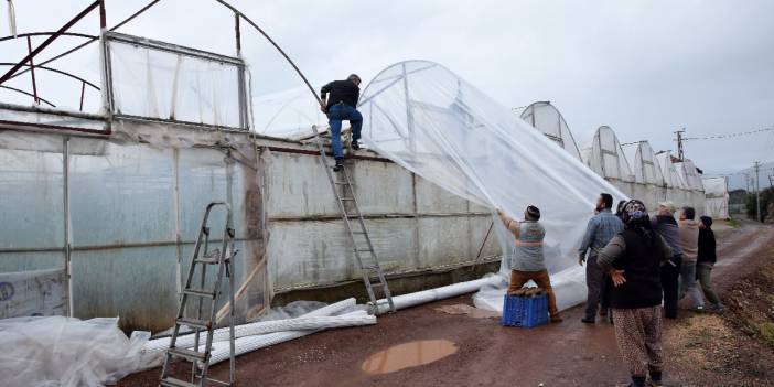 Kumluca'da 2,5 saat arayla 2 hortum korkuttu