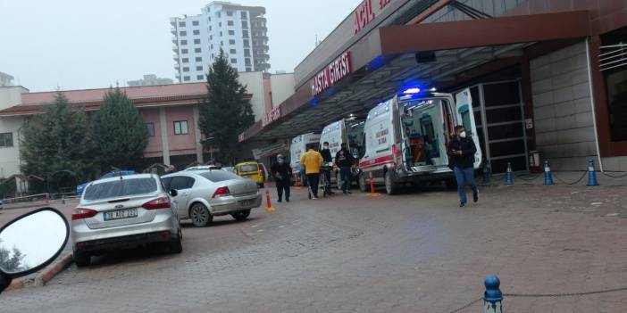 Kaçak geçiş yapmak isteyen Suriyeliler mayına basınca yaralandı