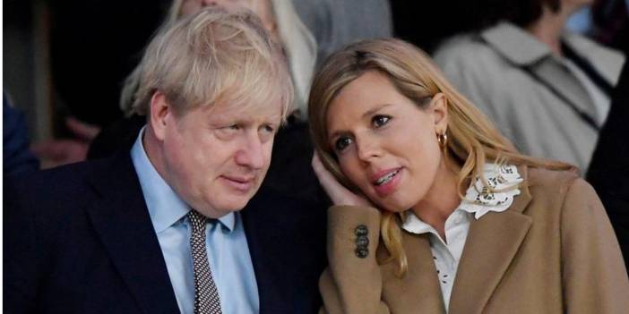 Sarmaş dolaş görüntüler İngiliz başbakanın başını yaktı