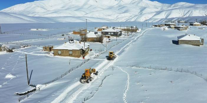 Van'da kar yağışı nedeniyle yollar kapandı