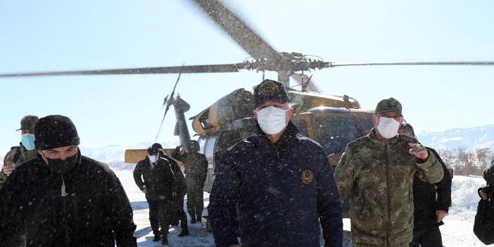 Milli Savunma Bakanı Hulusi Akar Irak sınırında