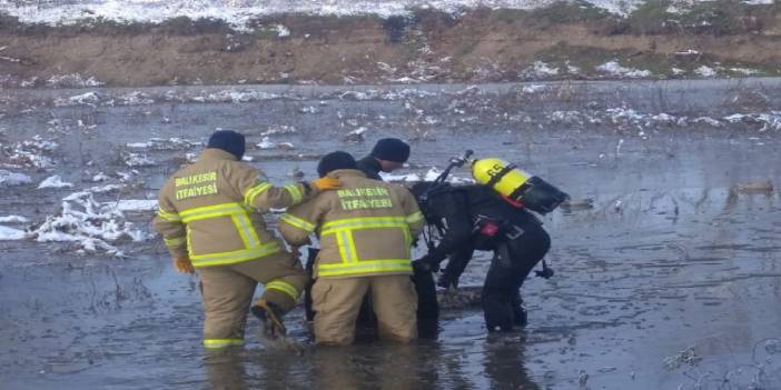 Vurduğu ördeği almaya girdiği gölde boğuldu