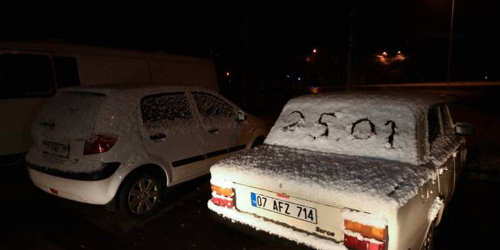 Antalya’ya 29 yıl sonra kar yağdı