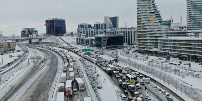TEM İSTOÇ Mevkiinde kar esareti sürüyor