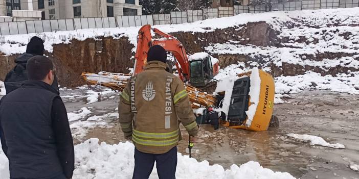 Ataşehir'de kepçe suya gömüldü: Operatör hayatını kaybetti