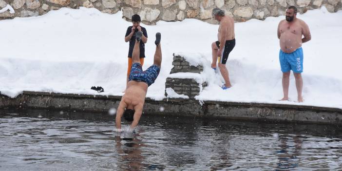 Eksi 10 derecede yüzme etkinliği