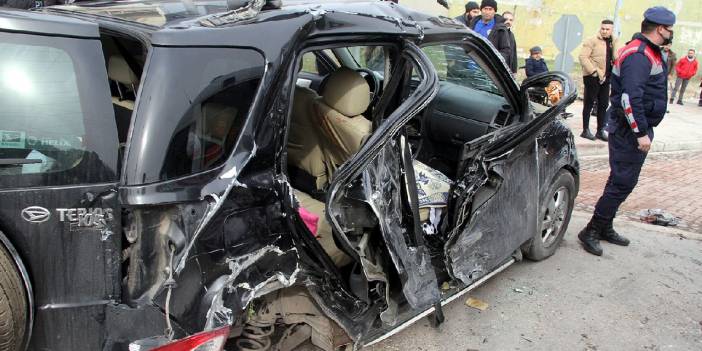 Manisa'da cenaze dönüşü kaza: 3 yaralı