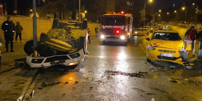 Üsküdar'da otomobil takla atıp taksiye çarptı: 1 yaralı