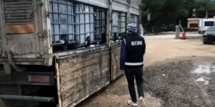 Durdurulan kamyonda 26 bin litre kaçak akaryakıt ele geçirildi
