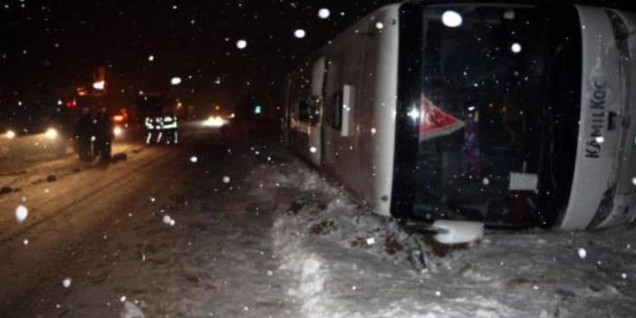 Yolcu otobüsü devrildi: Çok sayıda yaralı var