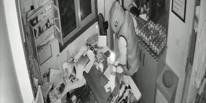 Eski kulübünde hırsızlık yaparken yakalandı