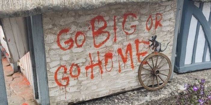 Banksy'nin minyatür ahırı 18 milyon TL'ye satıldı