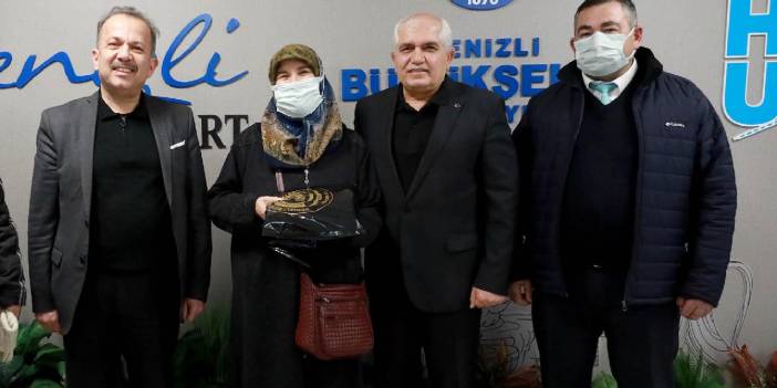 Çöp sandığı poşetten 4 bin 900 TL çıktı