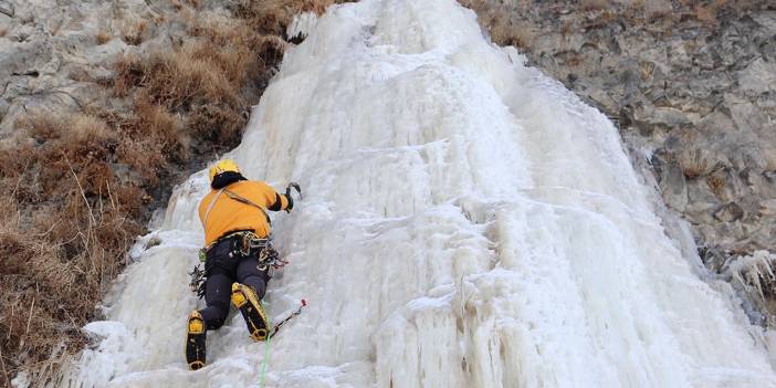 Milli dağcı, 50 metrelik buz şelalesine tırmandı