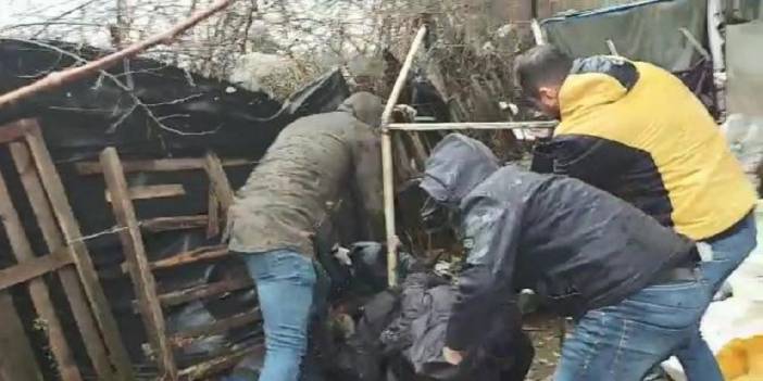 Çaldıkları çelik kasayı açmaya çalışırken yakalandılar