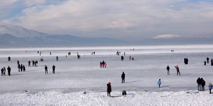 Eğirdir Gölü'nde tehlikeli yürüyüş