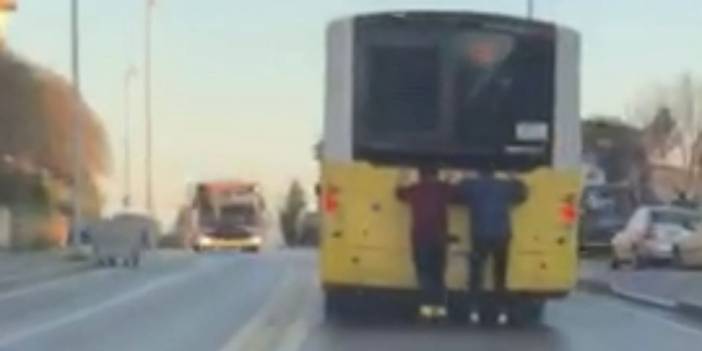 Kartal'da patenli gençlerin tehlikeli yolculuğu kamerada