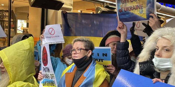 İstanbul'da yaşayan Ukraynalılardan Rusya'yı protesto