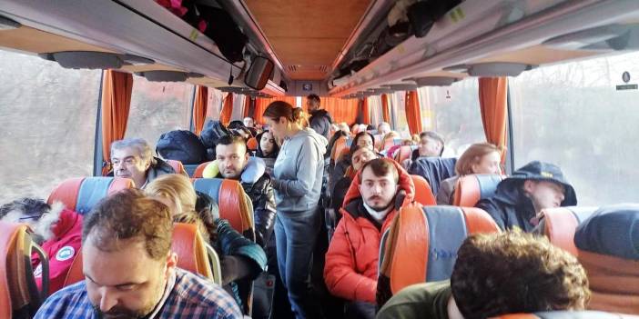 Ukrayna’dan tahliye edilen ilk kafile, Türkiye yolunda