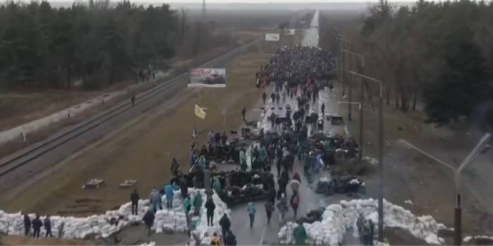 Ukraynalılar nükleer santralin olduğu kentte barikatta kurdu