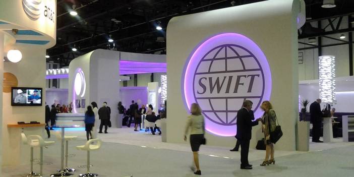 7 Rus bankasını SWIFT dışına çıkardı